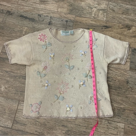Women’s vintage Shenanigans tan beaded embroidered floral short sleeve top - Picture 5 of 5